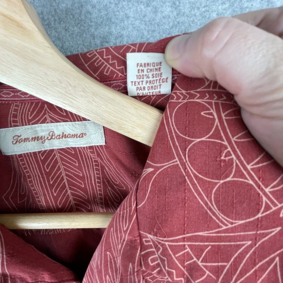 Tommy Bahama USC Trojans Shirt Men Medium Red Button Up Floral Hawaiian Football - Picture 5 of 13